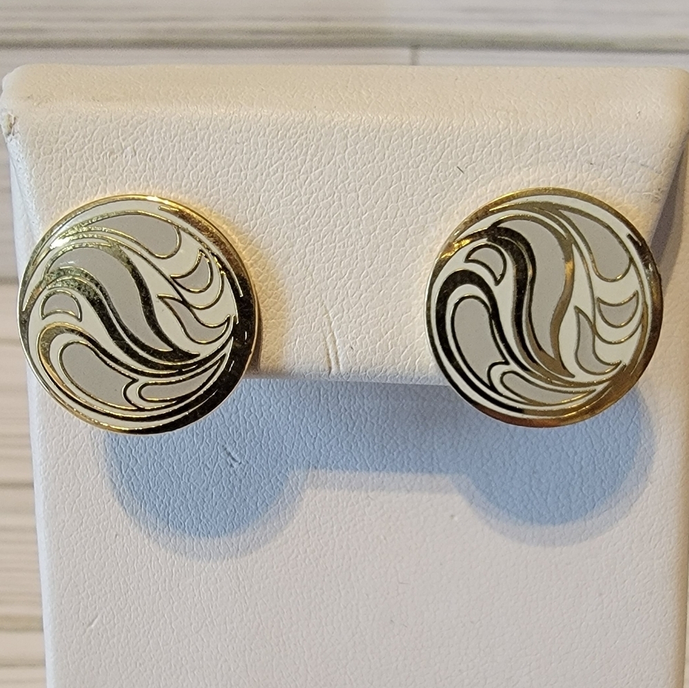 Vintage Roccoco Cream Enamel Gold Tone Swirl Round Pierced Earrings